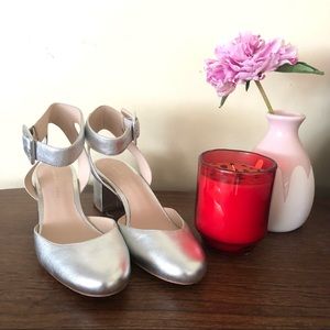 NWOT Loeffler Randall Silver Heels